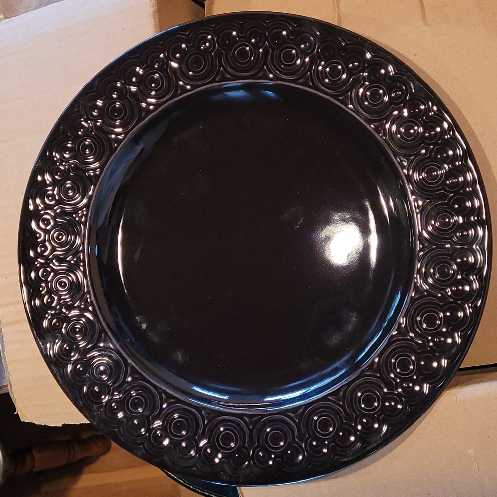 Set of 4 Disney collectible dinner plates